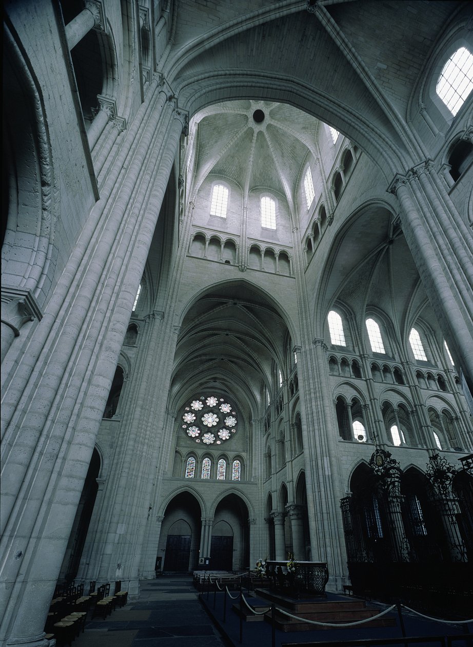 Udsigt over krydsningstårnet mod sydvest, afsluttet c.1230 af French School