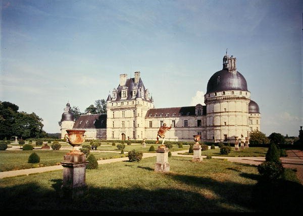 Udsigt over den østlige facade, bygning påbegyndt i 1540 af French School