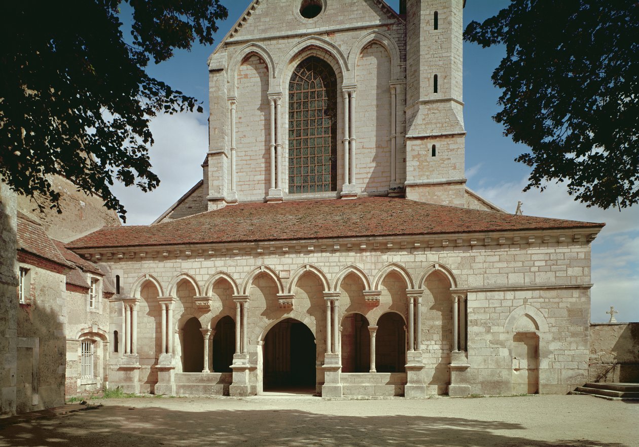 Udsigt over indgangen til Cistercienserklosteret, bygget 1140-60 af French School