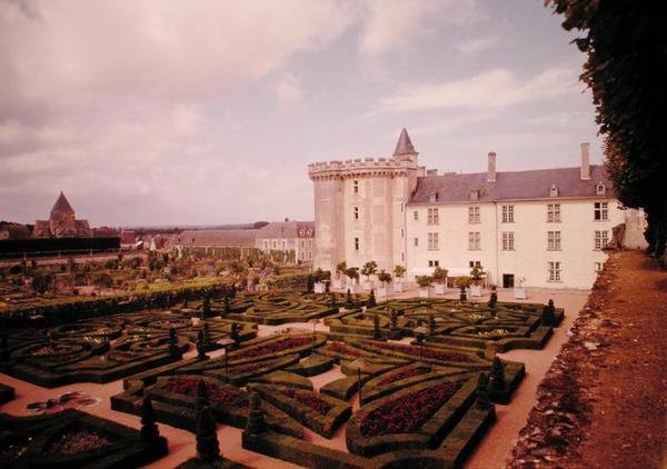 Udsigt over gården og haven af French School