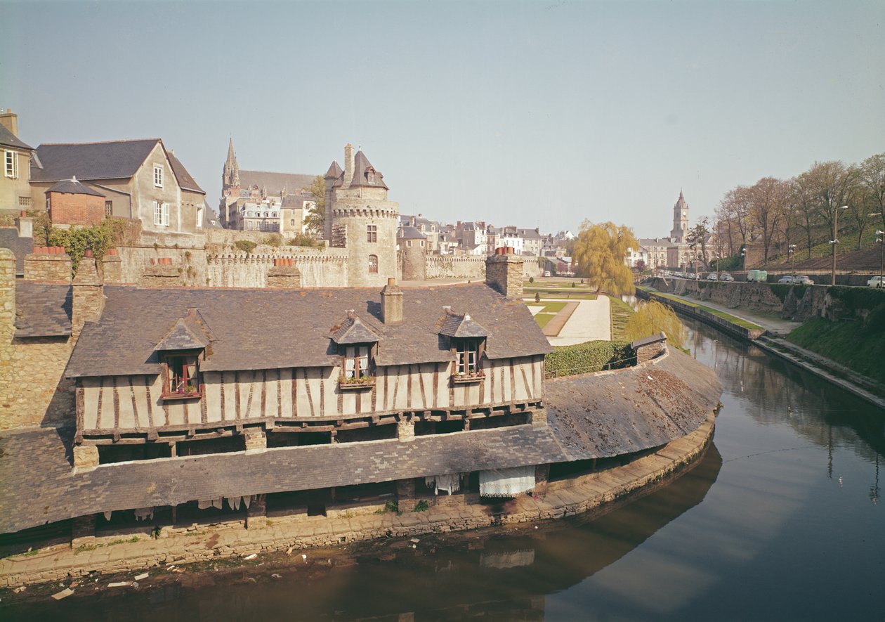 Udsigt over de gamle fæstningsværker og et vaskehus af French School
