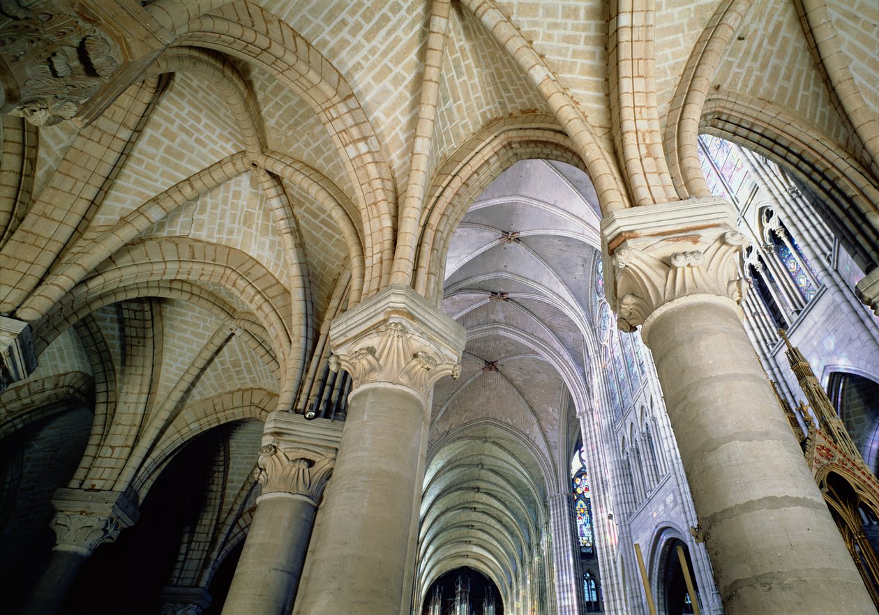 Udsigt over hvælvingen i ambulatoriet, c.1140-44 af French School