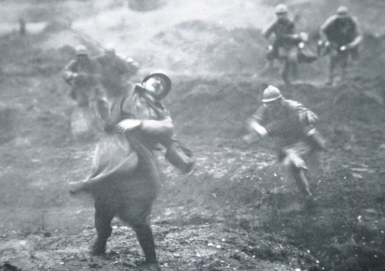 WWI fransk soldat ramt af skudvåben under et fremskridt på den vestlige front af French School