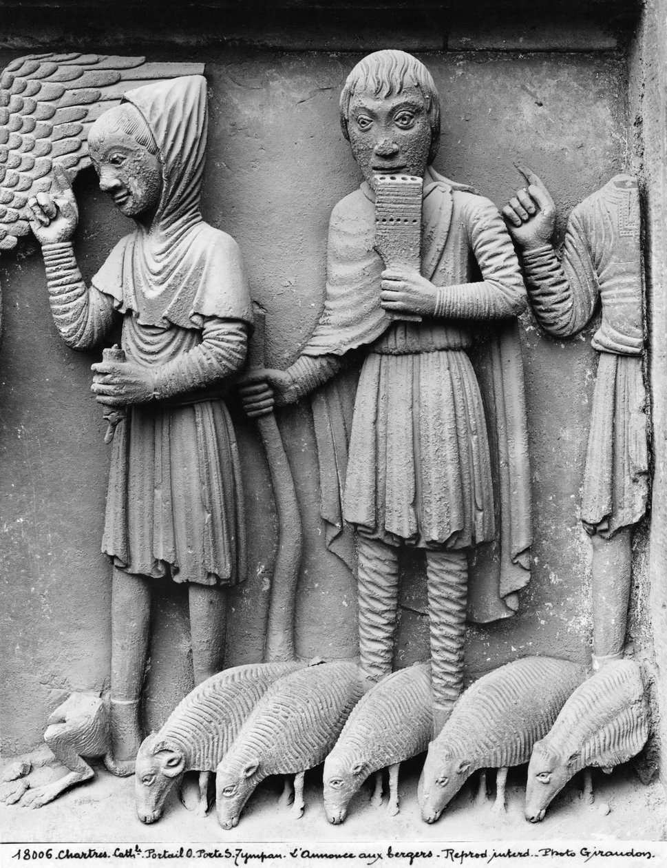 Vestportal, syddør, tympanon forestillende Madonnaen og barnet på tronen, hyrdernes bebudelse, ca. 1145-50 (detaljer) af French School
