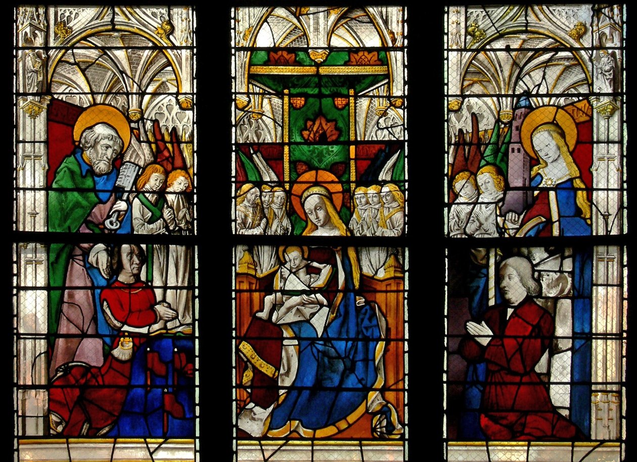 Vindue E3, der viser Jomfruen og barnet på tronen: også donorerne med deres skytshelgener (St. Peter og St. Barbara) af French School