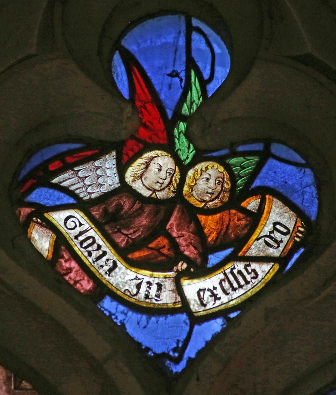 Vindue med engle: "Gloria in excelsis Deo" (farvet glas) af French School