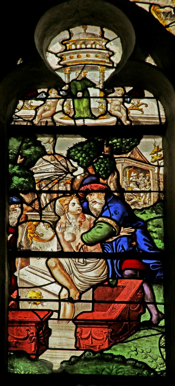 Vindue, der viser Suzanne, der bliver overgrebet, mens hun bader (farvet glas) af French School