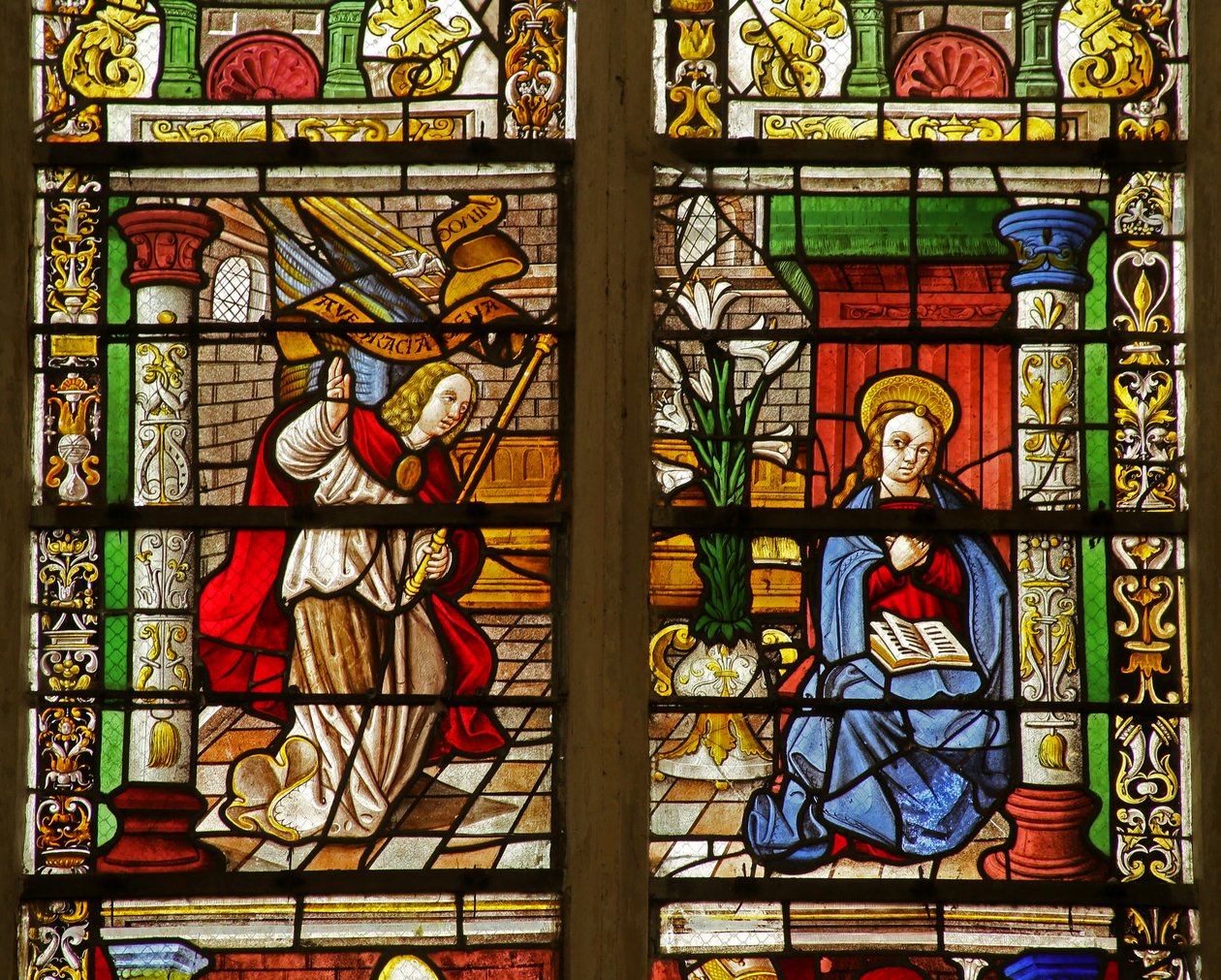 Vindue, der viser bebudelsen (farvet glas) af French School