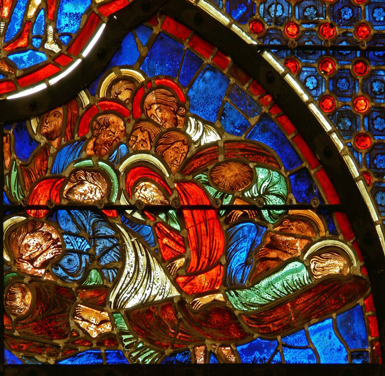 Vindue, der viser disciplene sovende i Getsemane af French School
