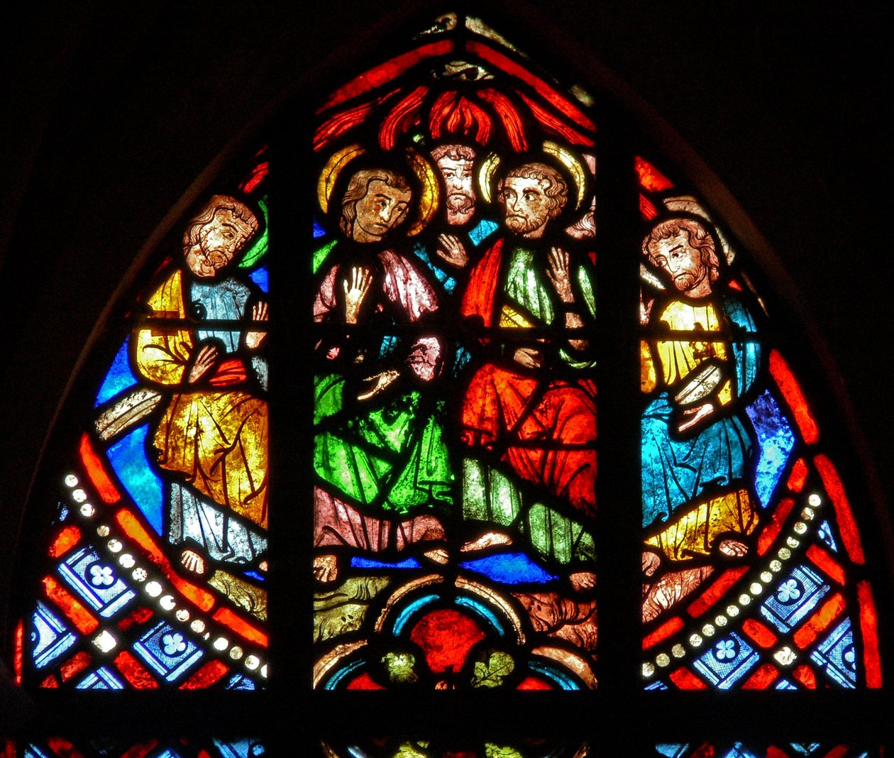 Vindue w0 forestillende pinse- Jomfru og fire apostle af French School