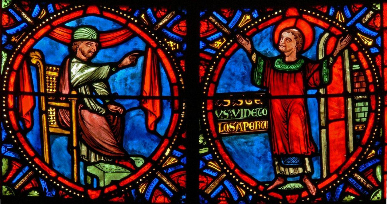 Vindue w10, der viser ypperstepræsten, der forsøger at afholde Stefanus fra at prædike (moderne) af French School