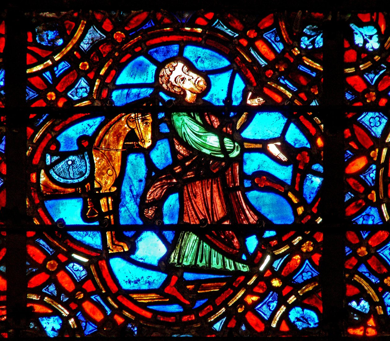 Vindue w12, der viser en scene i det barmhjertige samaritanske vindue: samaritaneren stiger af sin hest af French School