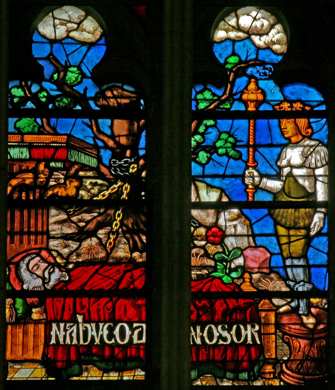 Vindue w136, der viser scener fra historien om Daniel af French School