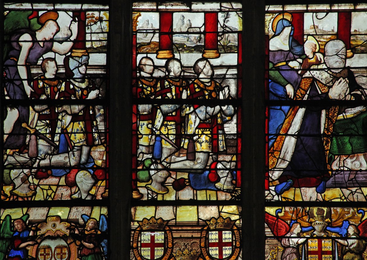 Vindue w13 viser Anne de Montmorency med sin skytshelgen St. Anne (der lærer Jomfruen at læse) og 5 af hans sønner af French School