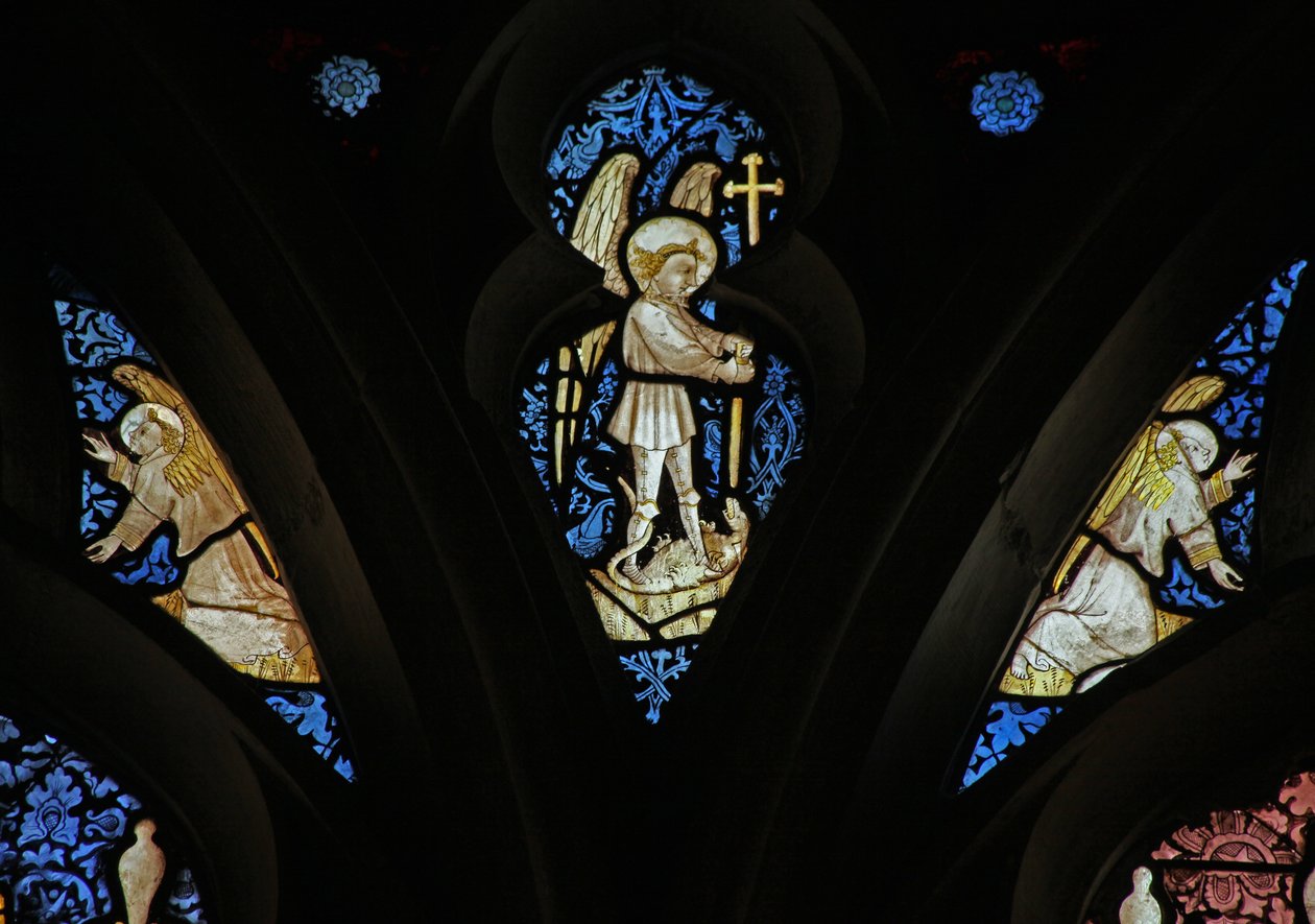 Vindue w27 forestillende St Michael af French School