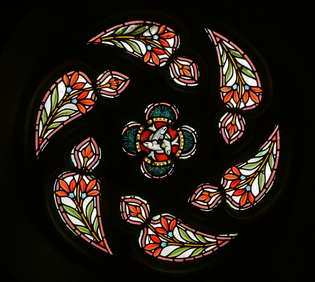 rosenvindue i vestenden (farvet glas) af French School