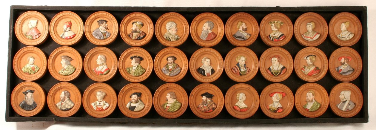 En samling af tredive tegnere som portrætmedaljoner (farvet gesso duro påført træmaling) af Friedrich (after) Hagenauer