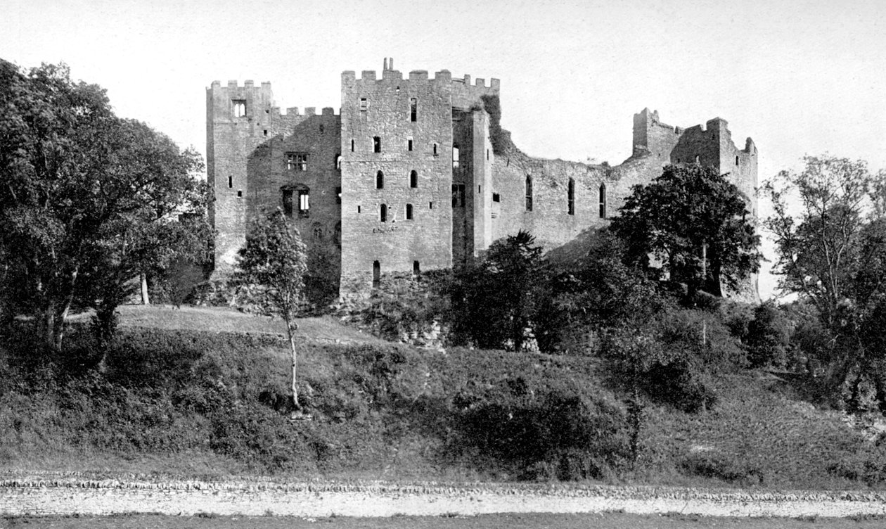 Ludlow Castle, Shropshire, England, 1924-1926. af Frith and Co