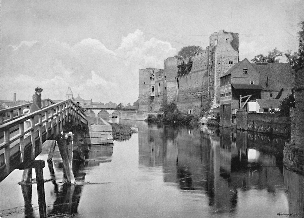 Newark Castle and Bridge, c1896 af Frith and Co