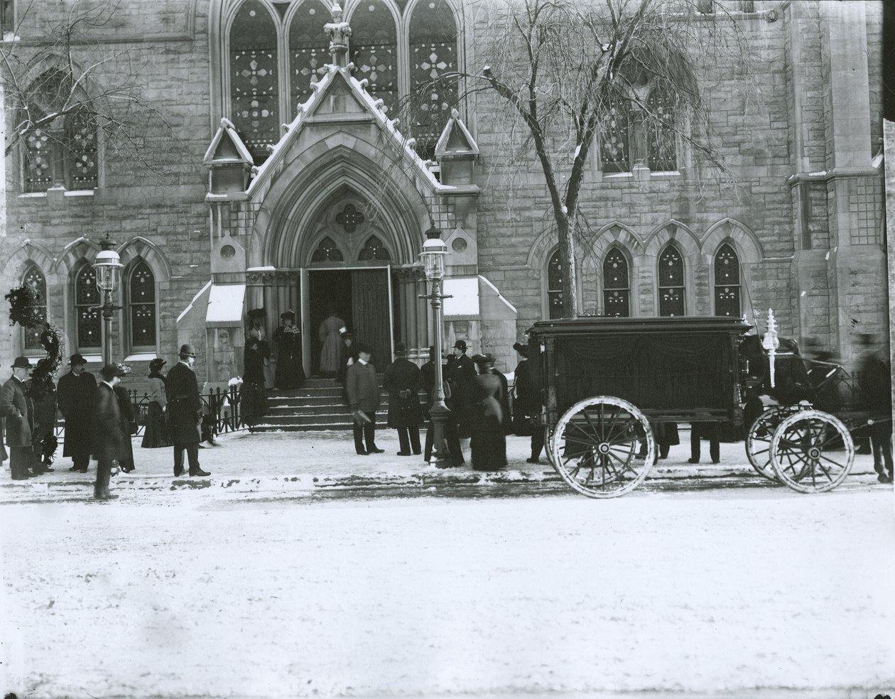Fru Gilberts begravelse, Bloomingdale Reformed Dutch Church, New York City af G.P. Hall und Sohn