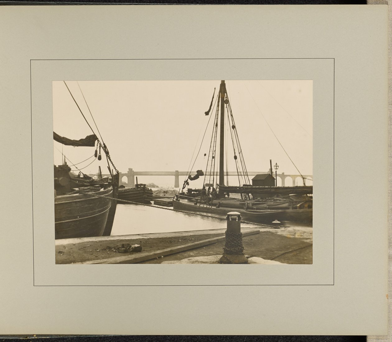 Runcorn - Old Quay Docks af G. Herbert and Horace C. Bayley