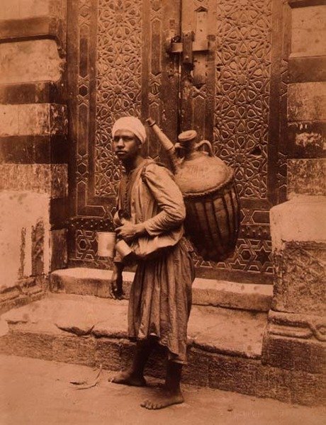 En egyptisk vandbærer (sepia-billede) af G. Lekegian