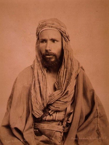 Portræt af en egyptisk beduin (sepia foto) af G. Lekegian