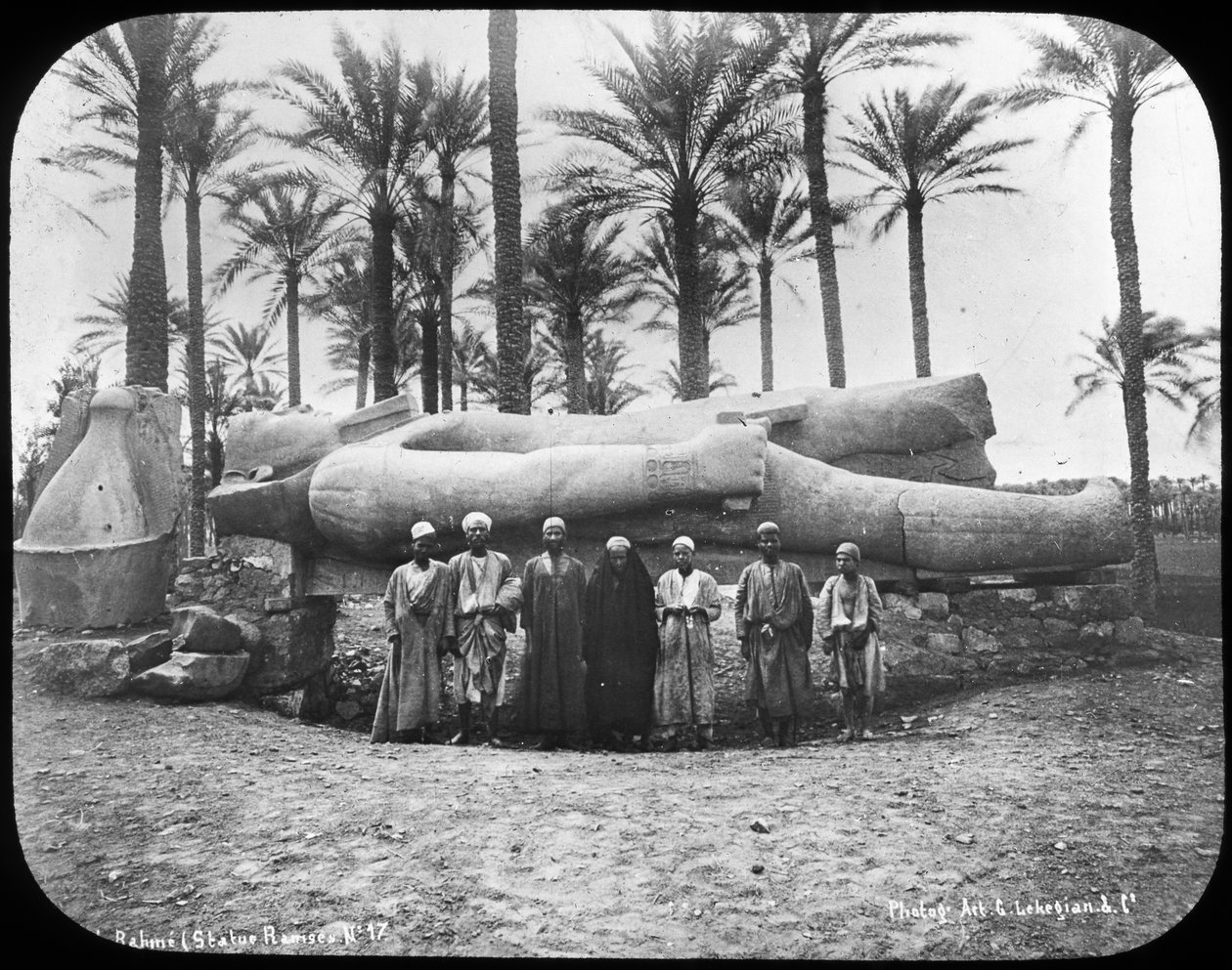 Faldet kolossal statue af Ramses den Store, Memphis, Egypten, c1890 af Gabriel Lekegian