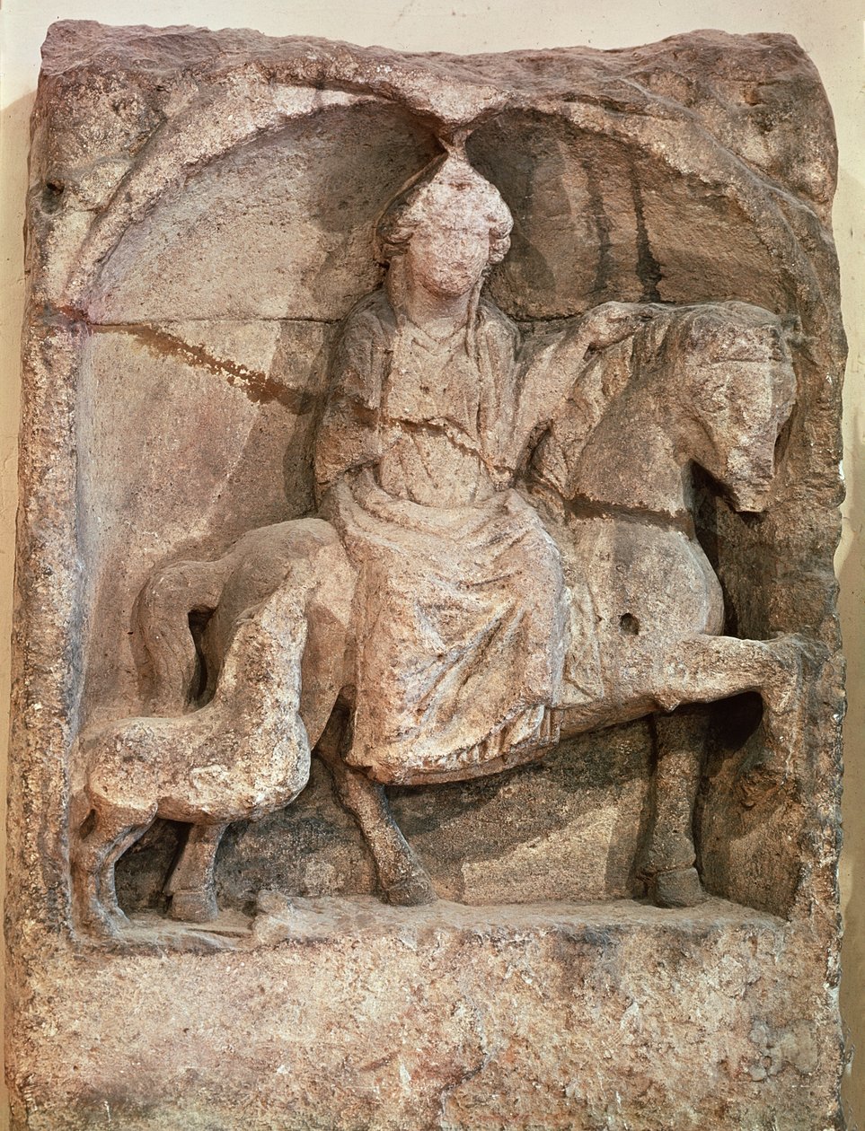 Relief, der repræsenterer Epona, gallisk gudinde og beskytter af heste, ryttere og rejsende, fra Mellicey, Saone-et-Loire, ca. 50 f.Kr.-400 e.Kr. af Gallo Roman