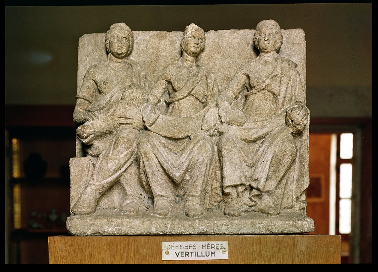 Votiv skulptur af en tredobbelt modergud af Gallo Roman