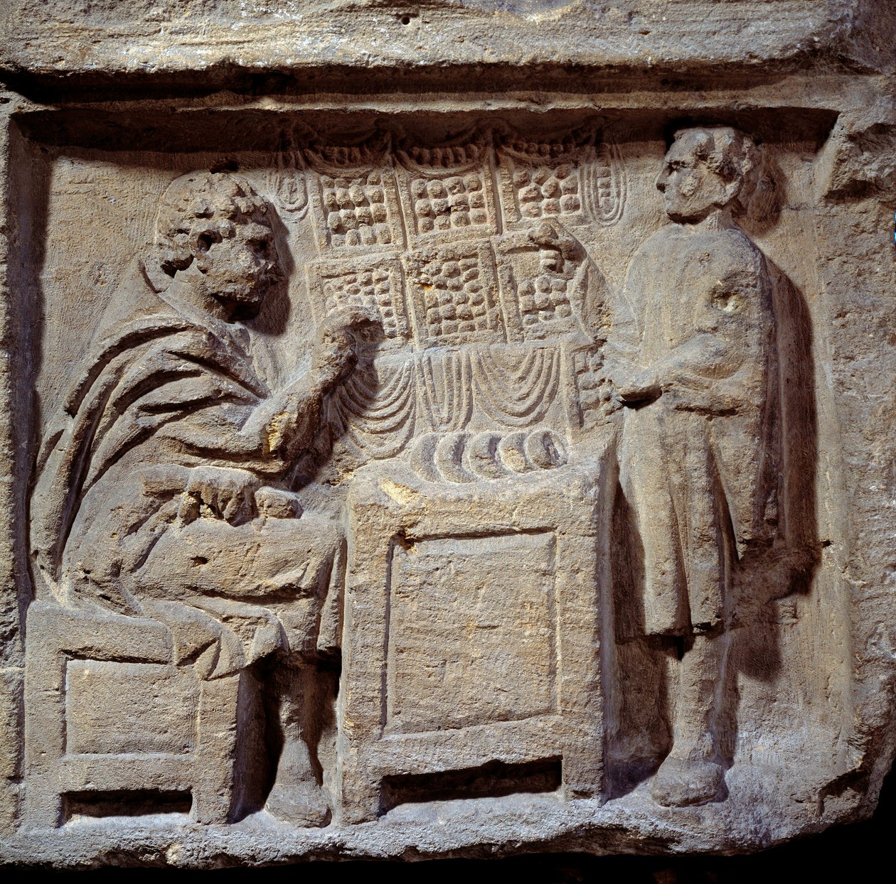 Art Gallo Romain: et bageri. En kunde køber brød hos en bager. Metz, Musee des Beaux Arts. af Gallo Roman Gallo Roman