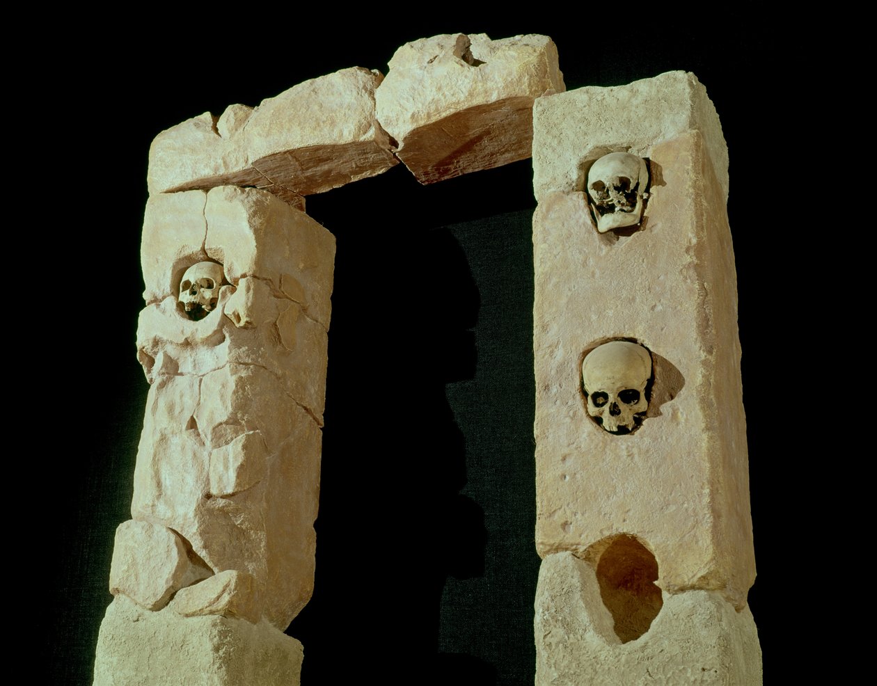 Dør med kranier, fra Roquepertuse-helligdommen, Gaule, La Tene II civilisationen (3.-2. århundrede f.Kr.) af Gaulish