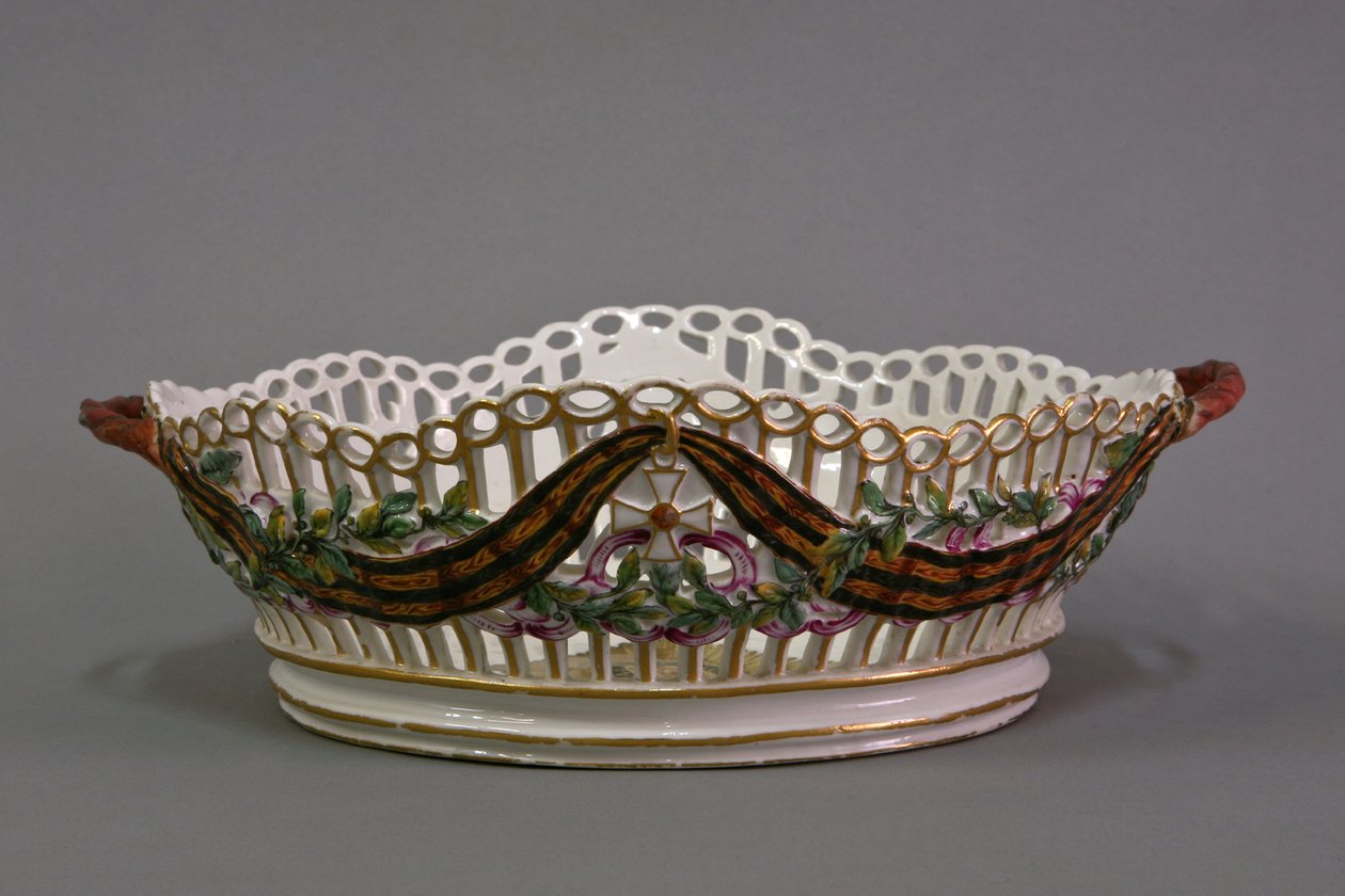 Brødkurv fra porcelænsmiddagstjenesten af Saint George-ordenen den triumferende Gardner-porcelænsfabrik, 1777 af Gavriil Ignatievich Kozlov