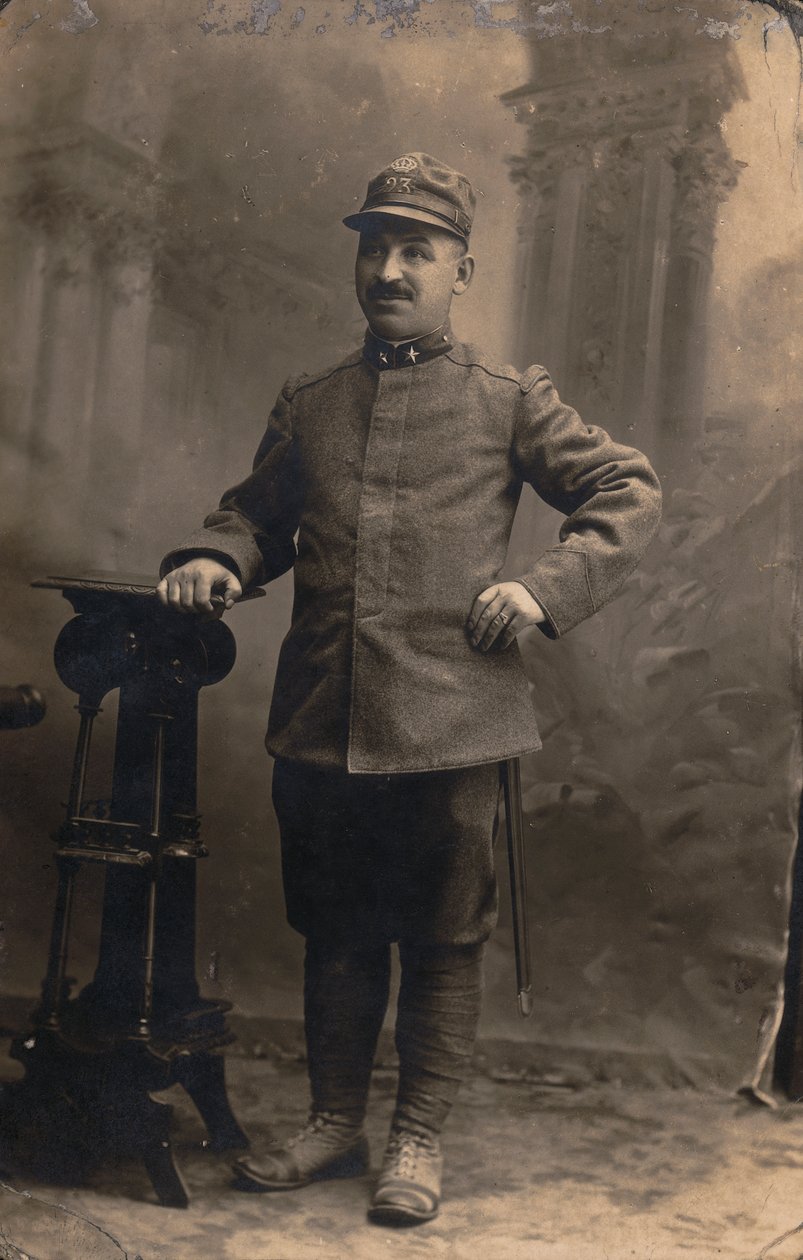 Album "The GM R. Army (1. Verdenskrig)": soldater fra det 23. regiment. Territorial milits i uniform efter land (s/h-billede) af Gemmi Gemmi