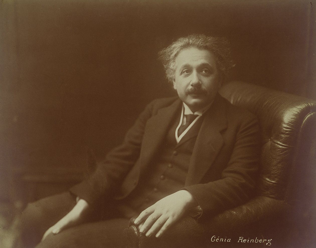 Albert Einstein (1879-1955) muligvis under sit besøg i Paris i 1922 af Genia Reinberg