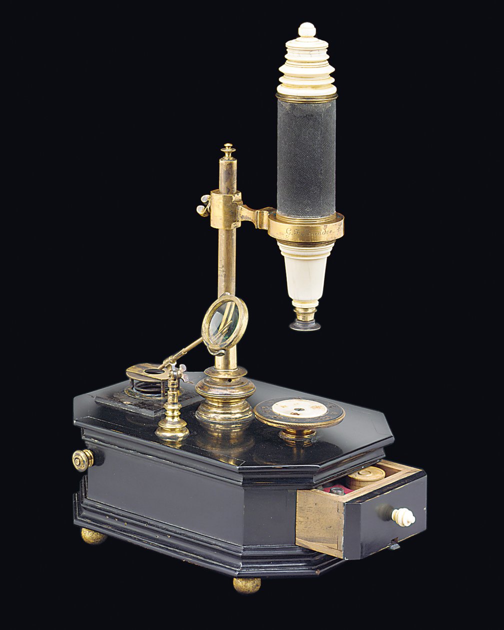 Sammensat boksmikroskop, ca. 1775 (træ, metal og glas) (se også 1113959-61) af Georg Friedrich Brander