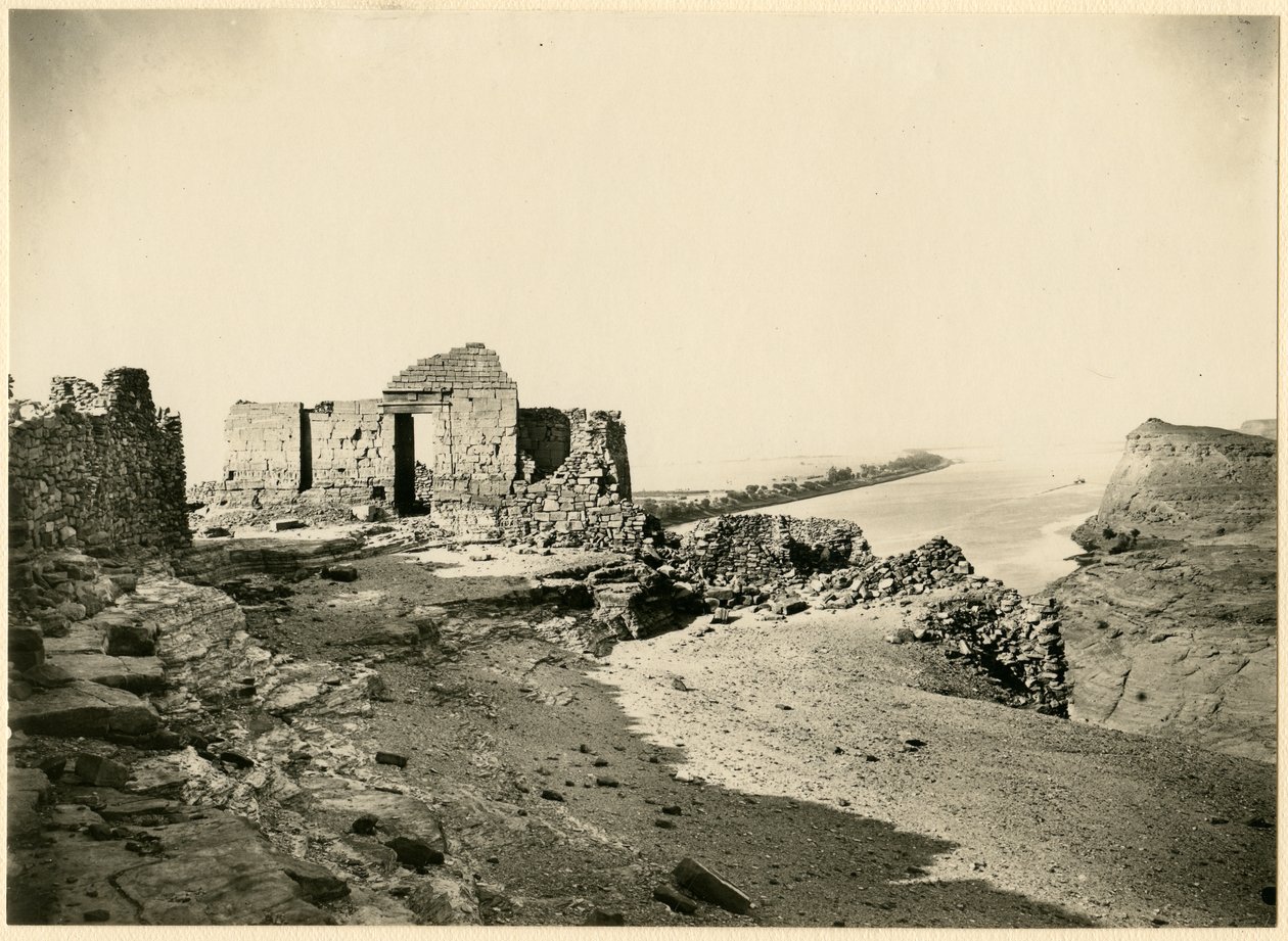 Tempelruiner, med Nilen i baggrunden, Qasr Ibrim, Egypten, fotografi af Georg Steindorff, ca 1930 af Georg Steindorff