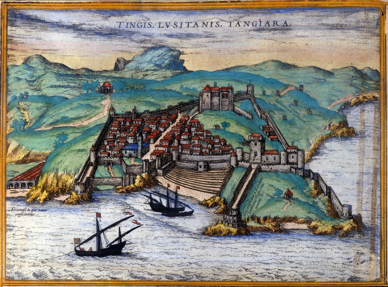 Udsigt over den befæstede by Tangier og kysten, Marokko. Tre skibe er ankre nær kysten. I "Ciuitates orbis terrarum Liber primus", af Georgius Braun og franz Hohenberg, Köln 1582. af Georg Braun and Hogenberg Franz