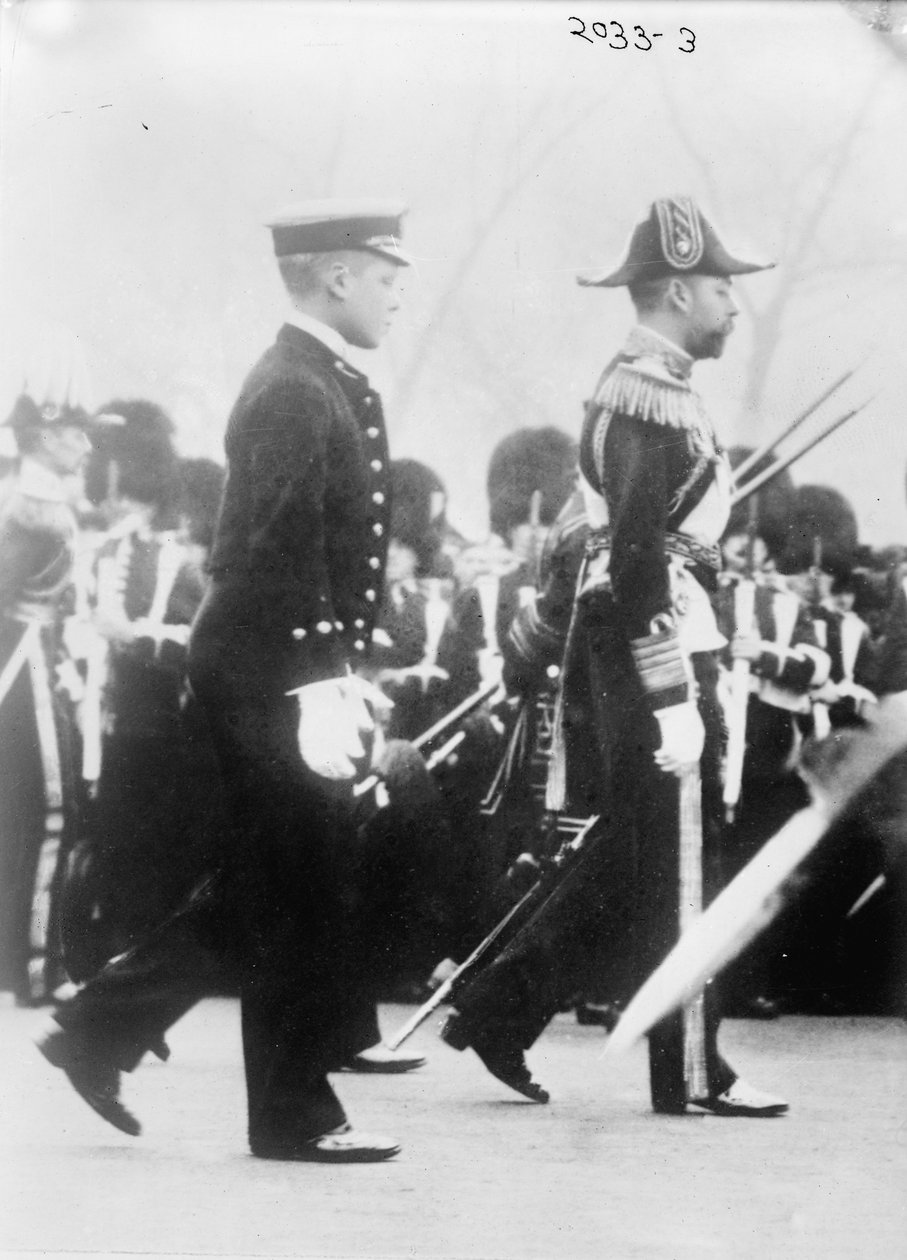Kong George V med hertugen af Cornwall i begravelsesoptoget af kong Edward VII, 1910 af George Grantham Bain
