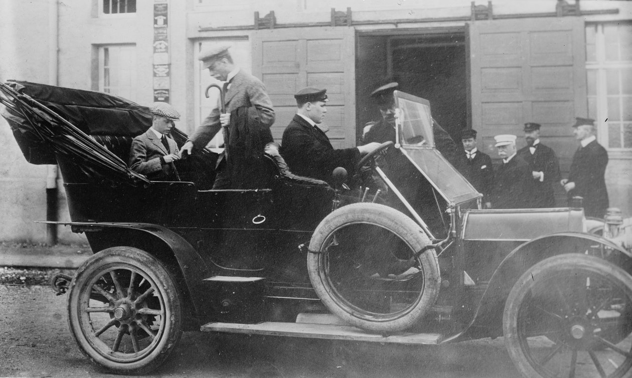 Prinsen af Wales ved Zeppelin-værket i Friedrichshafen, 1913 af George Grantham Bain