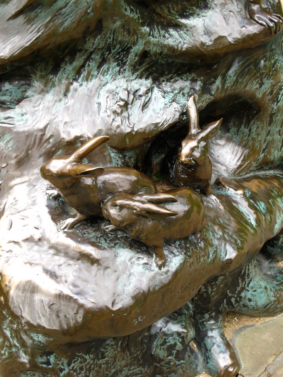 Kaniner, detalje fra Peter Pan-statuen, 1912 (bronze) af George James Frampton
