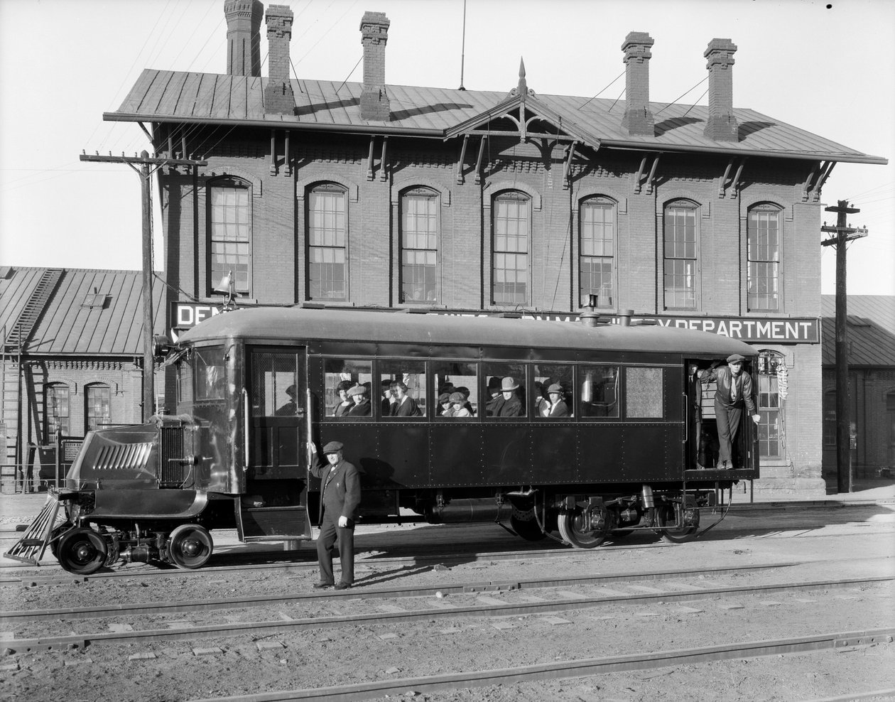 Mack jernbanebus på prøve i DundRGW Burnham Shops, 1926 af George Lytle Beam