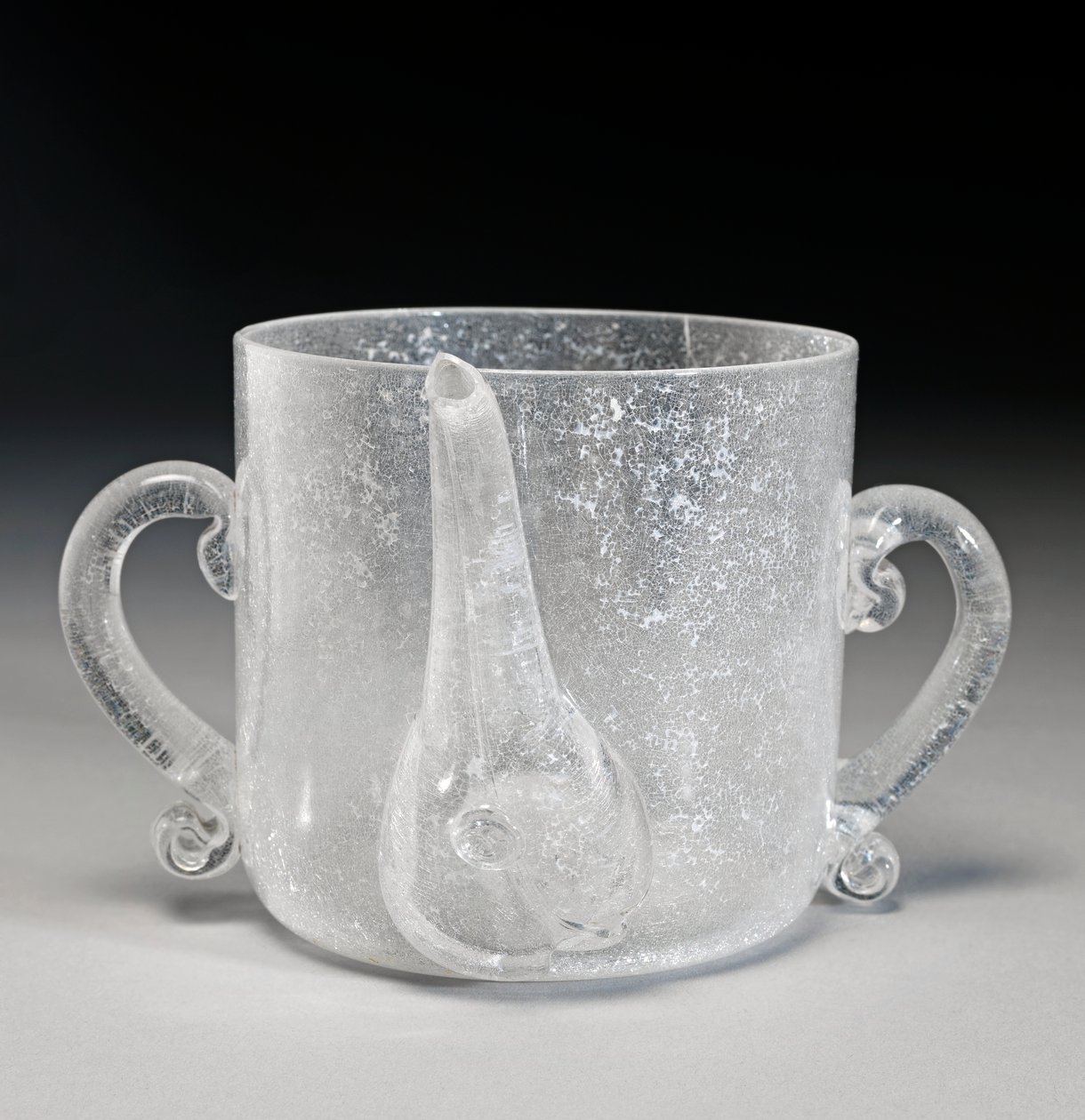 Posset Pot (blæst blyglas) af George Ravenscroft