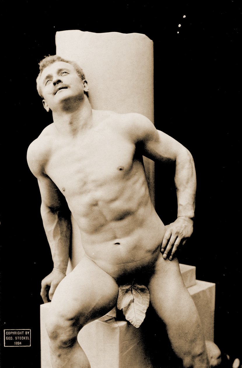 Eugen Sandow, i klassisk oldgræsk-romersk positur, ca. 1894 af George Steckel