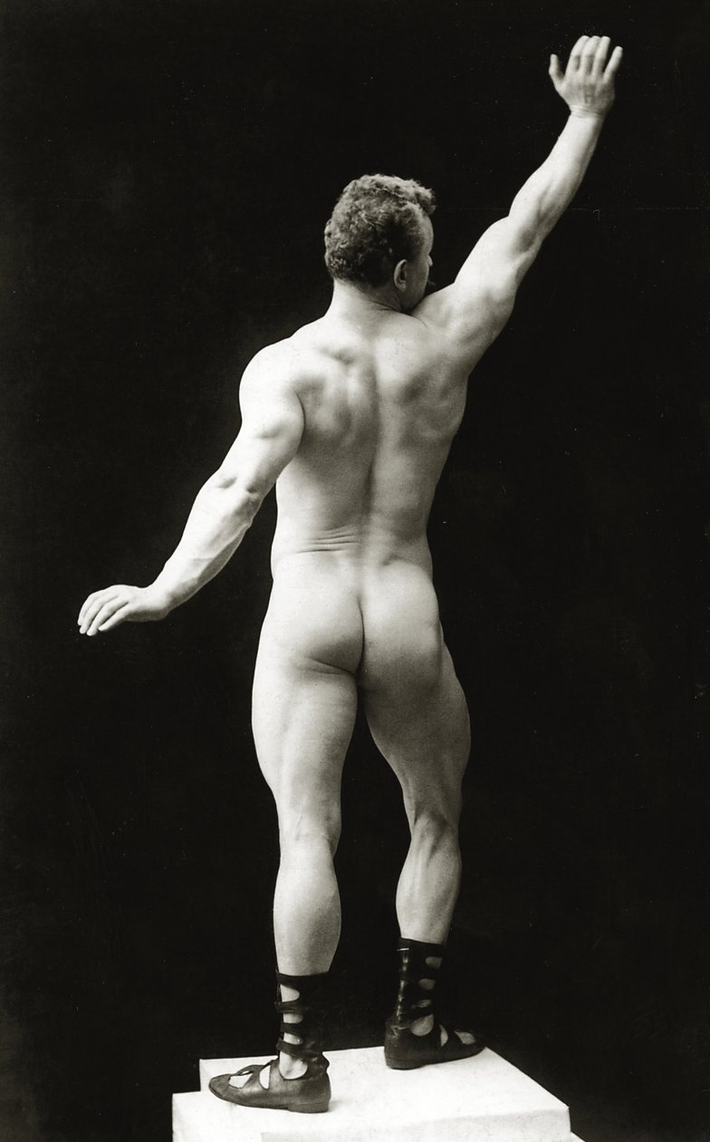 Eugen Sandow, i klassisk oldgræsk-romersk positur, ca. 1894 af George Steckel
