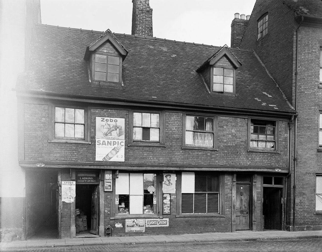 85 Little Park Street, Coventry, West Midlands, 1941. af George Bernard Mason