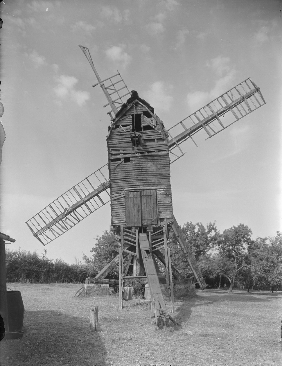 Bozeat Windmill, Bozeat, Wellingborough, Northamptonshire, 1947. af George Bernard Mason