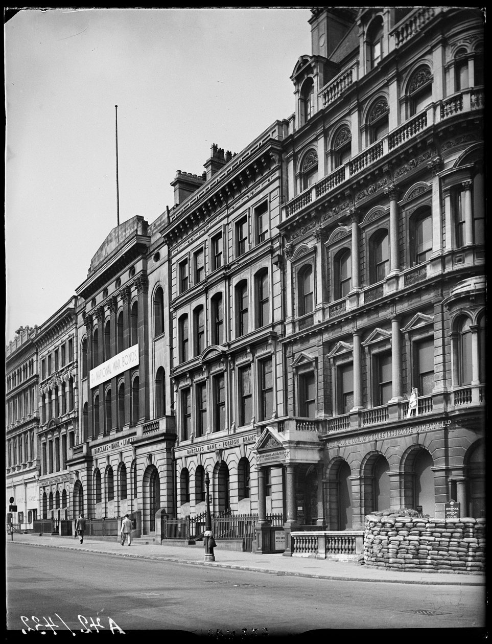 Colmore Row, Birmingham, 1941. af George Bernard Mason