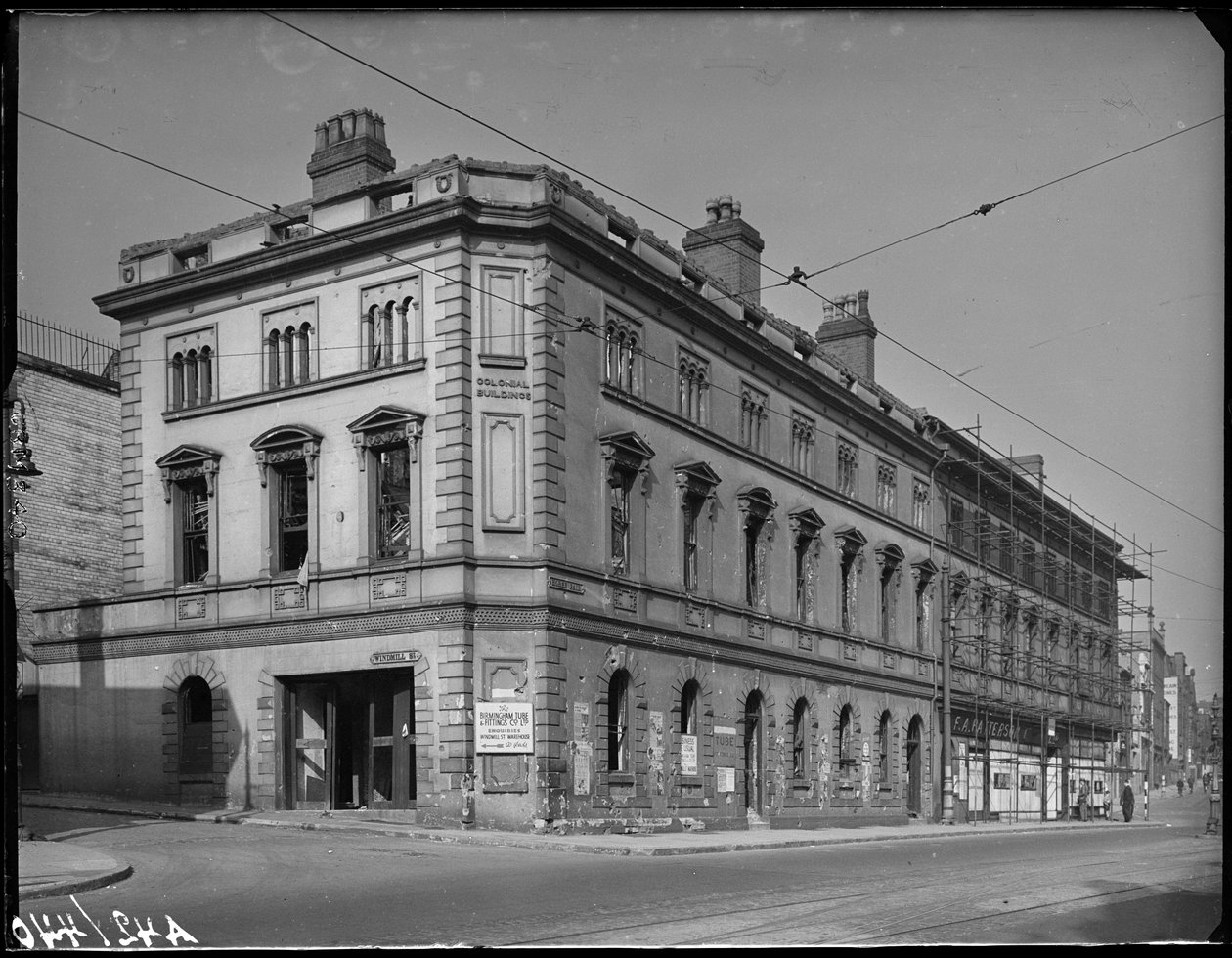 Colonial Buildings, 7 Horsefair, Ladywood, Birmingham, 1941. af George Bernard Mason