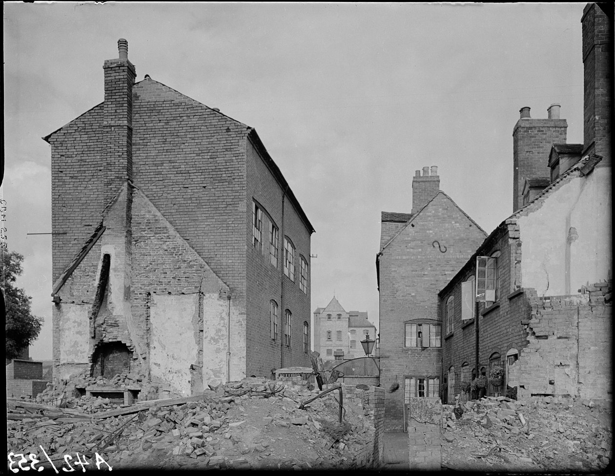 Court 16, Little Park Street, Coventry, 1941. af George Bernard Mason